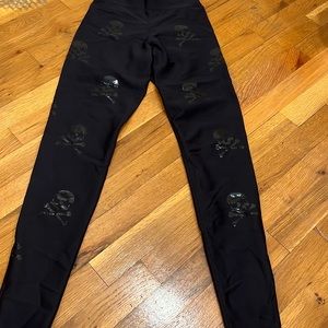 Black skull leggings! great for working out
